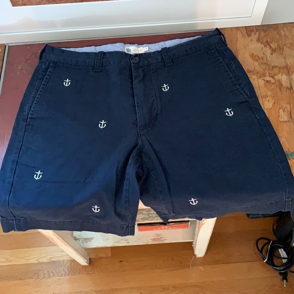 2 X shorts. One it’s gap and the other J.Crew. - Picture 5 of 7